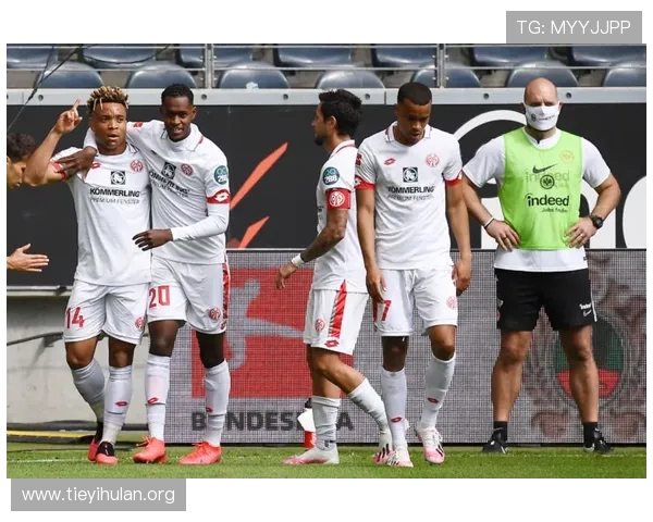 法兰克福鲍姆首秀伤退内侧韧带